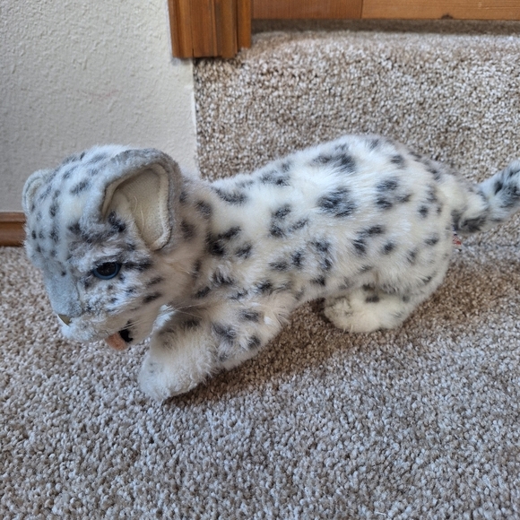 Hansa 2010 Snow Leopard Cub Moveable Limbs/Tall Plush - Picture 1 of 6
